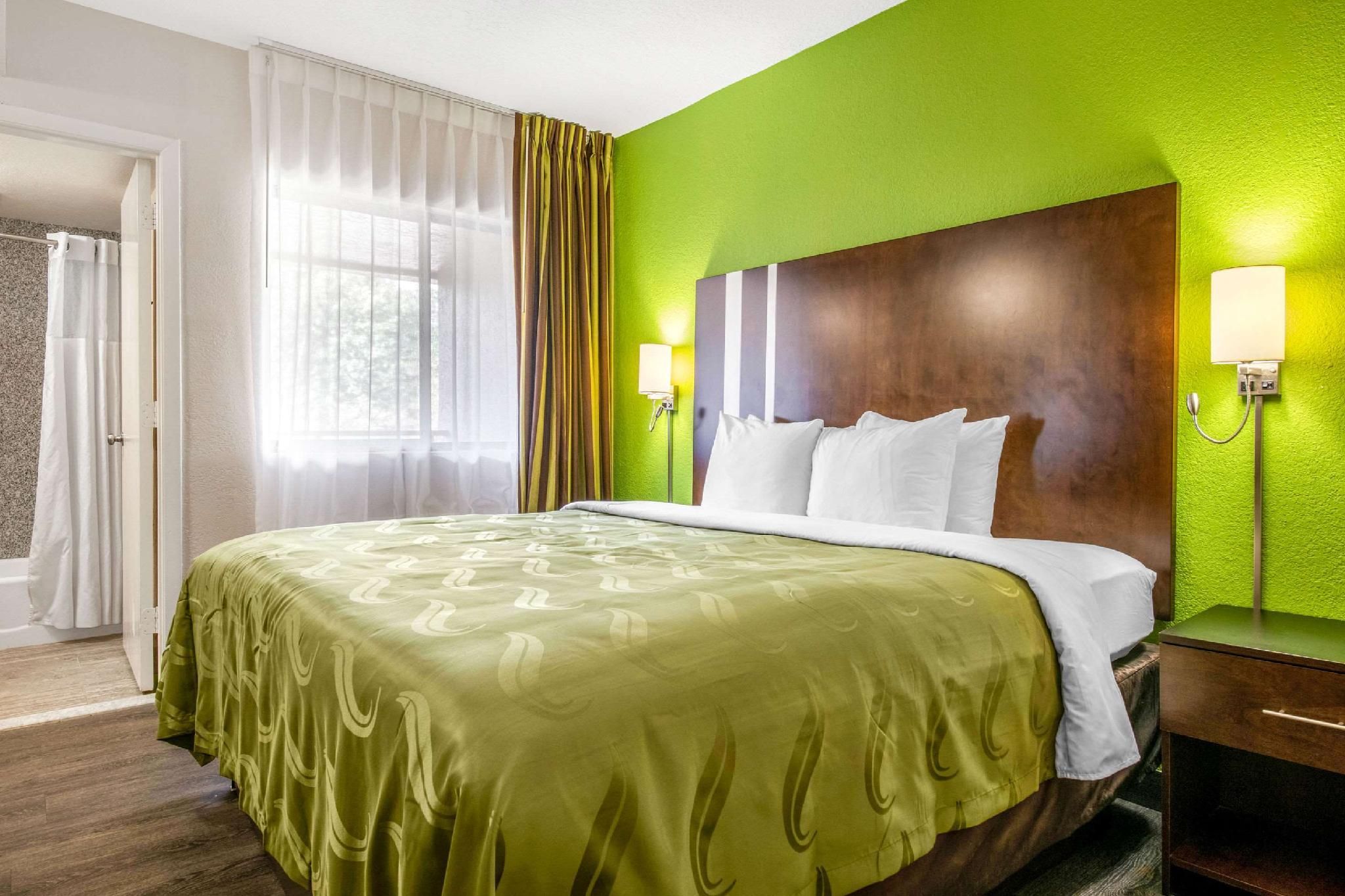 1 King Bed, Suite, Nonsmoking