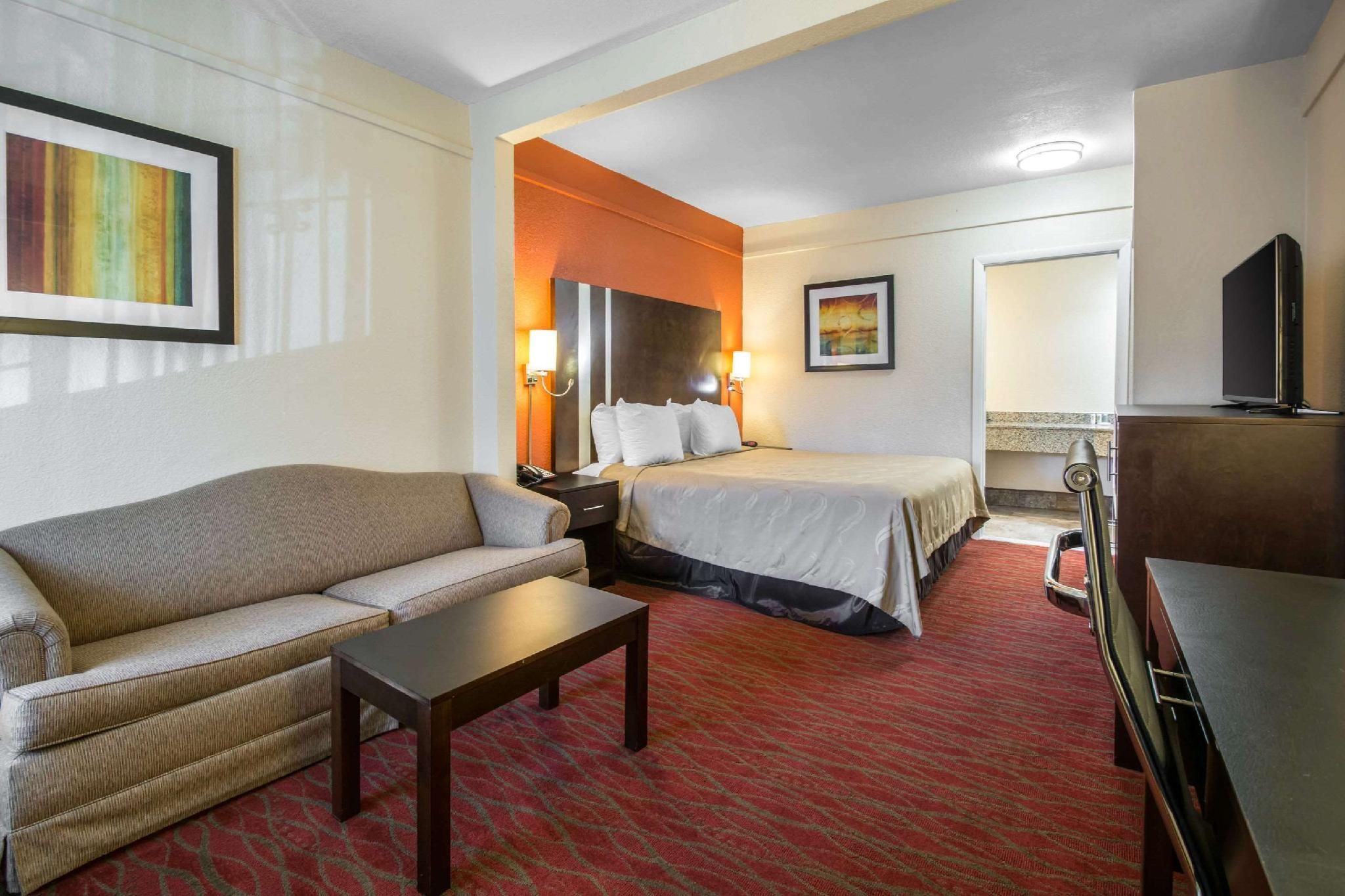 1 King Bed, Nonsmoking