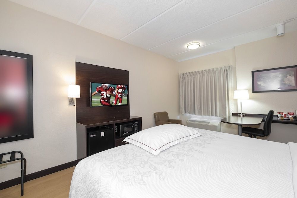 Premium Suite, 1 King Bed with Sofa bed (Upgraded Bedding & Snack, Smoke Free)