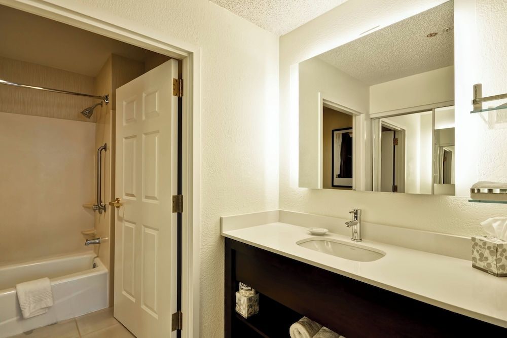 Studio, 1 King Bed with Sofa bed, Non Smoking (Mobility/Hearing Accessible, Tub)