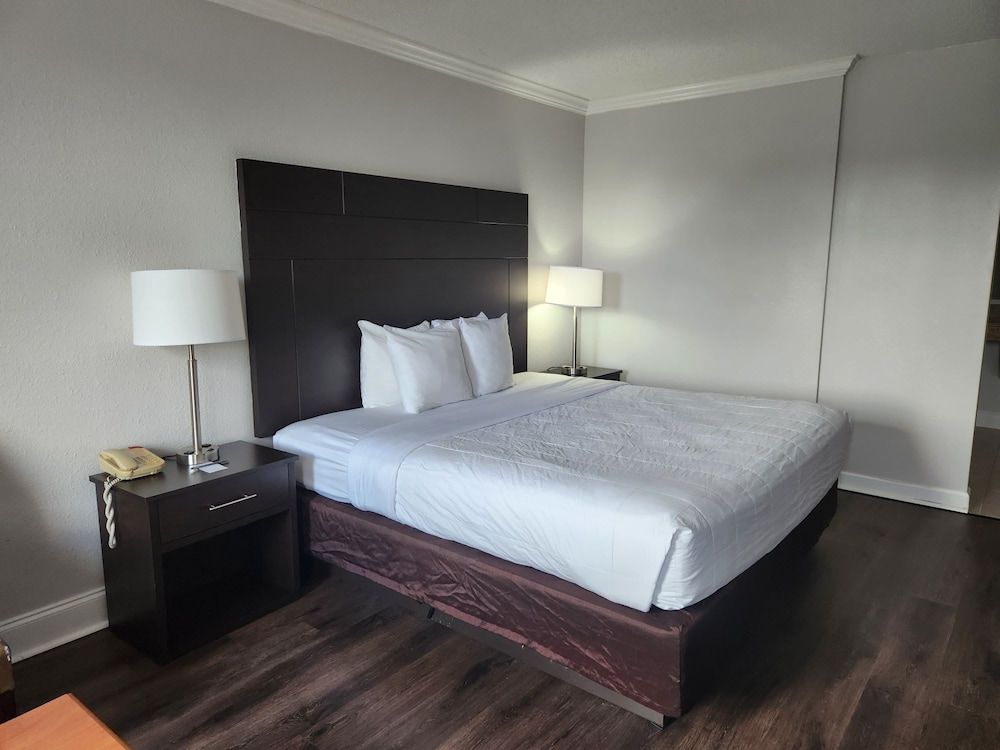 Standard Room, 1 King Bed