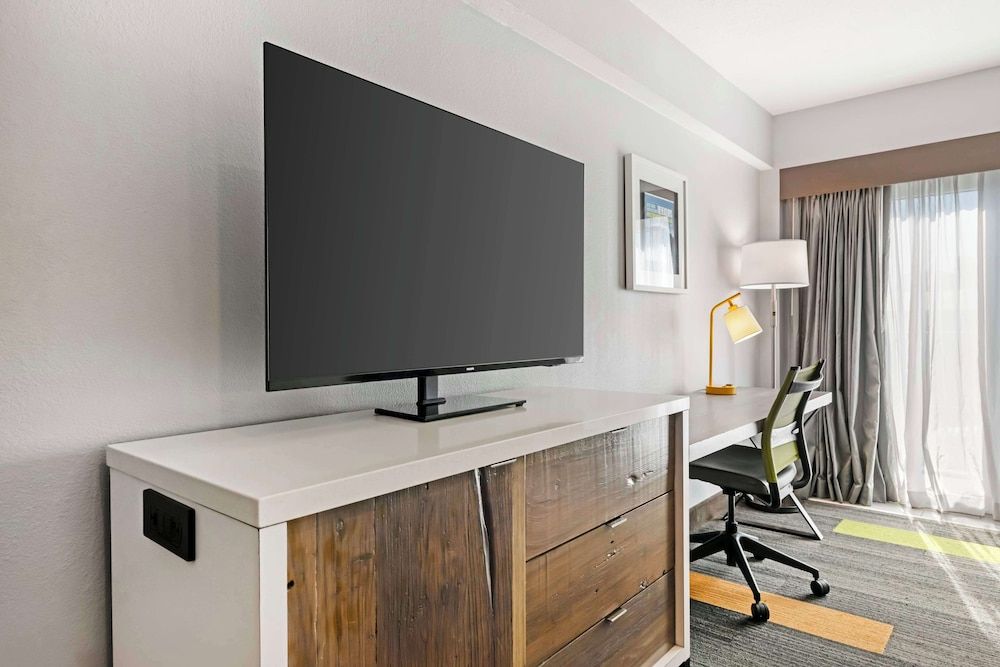 Best Western Oceanfront Standard Room, 2 Queen Beds, Non Smoking, Refrigerator & Microwave 4