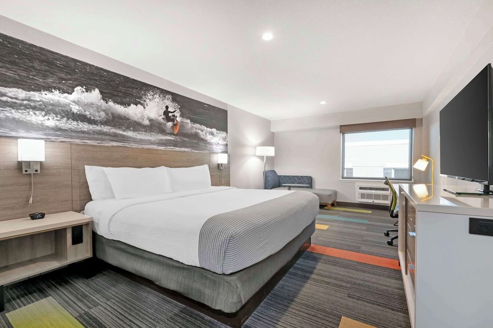 Best Western Oceanfront Standard Room, 1 King Bed, Accessible, Refrigerator & Microwave 2