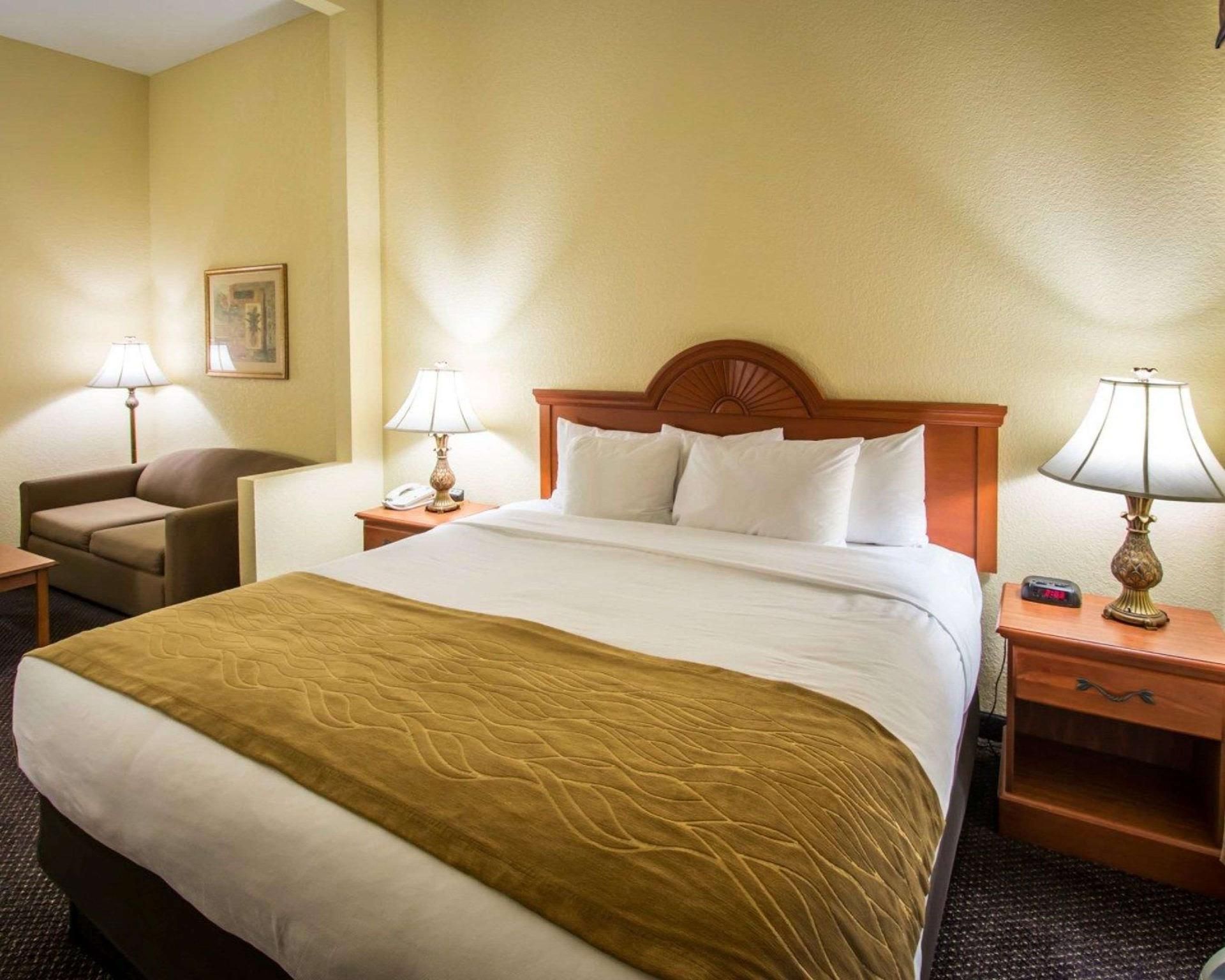 1 King Bed, Suite, Nonsmoking, Accessible