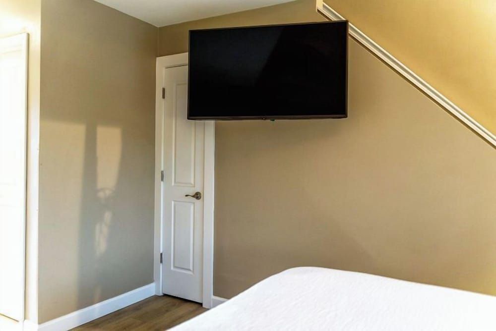 Waterside Suites & Marina Deluxe Studio Suite 6