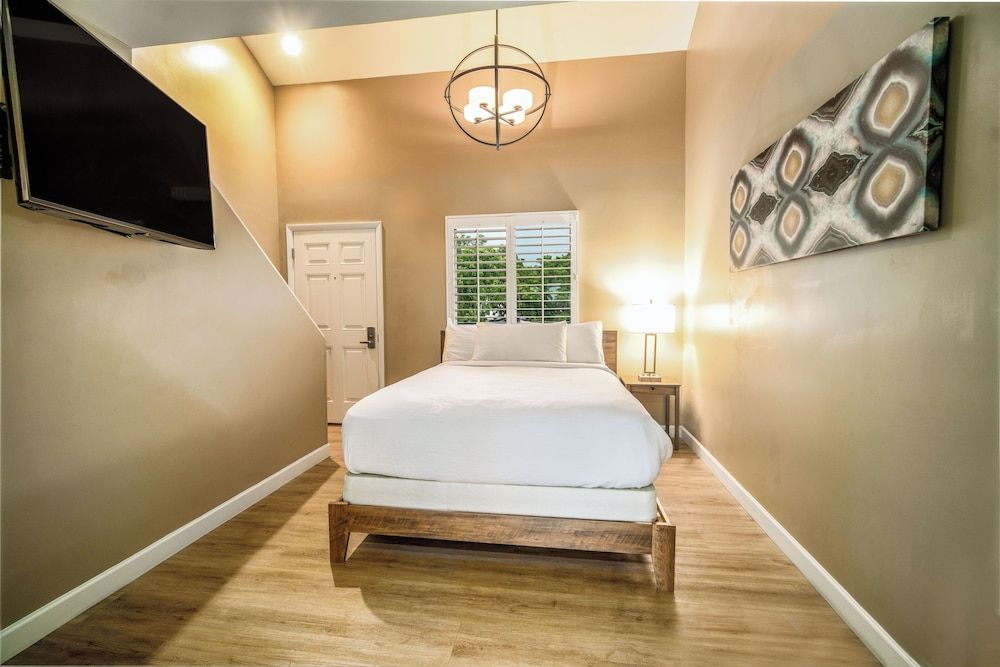 Waterside Suites & Marina Deluxe Studio Suite 3