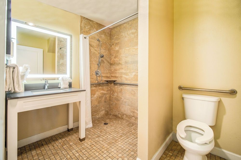 Waterside Suites & Marina Deluxe Suite, 1 King Bed, Accessible, Non Smoking 7