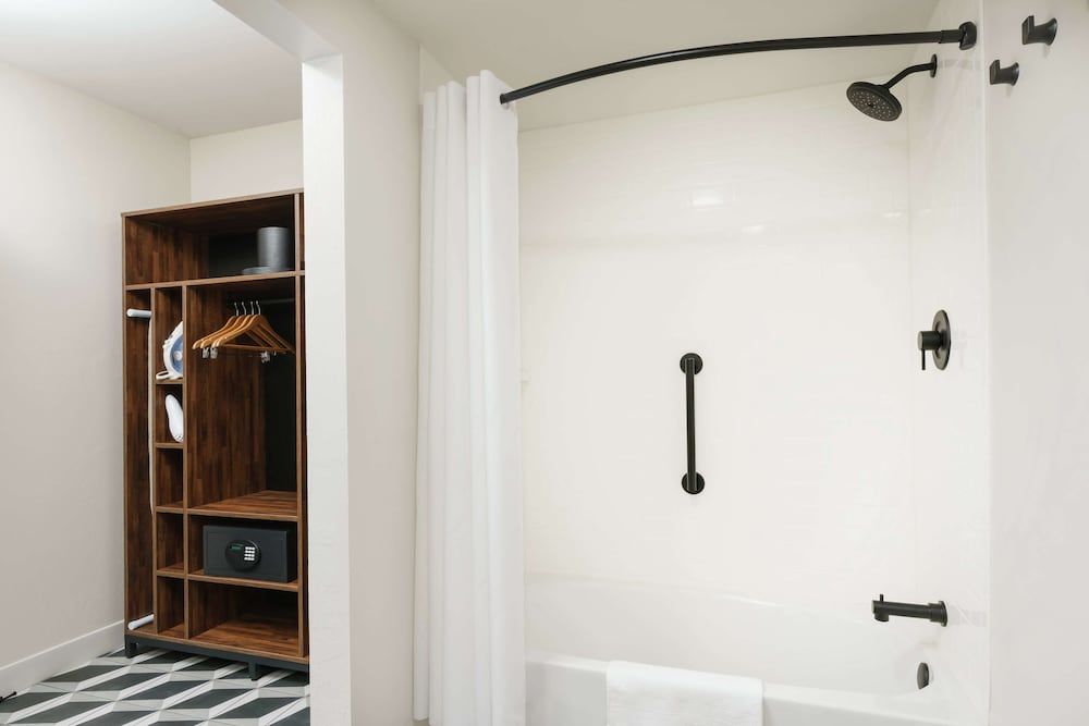 Hampton Inn Key West FL Room, 2 Queen Beds 5