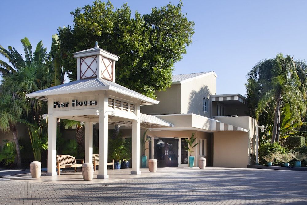 undefined Pier House Resort & Spa 8
