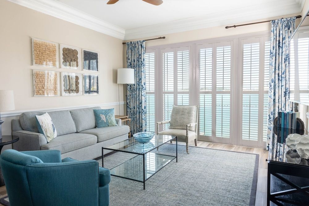 undefined Pier House Resort & Spa 5