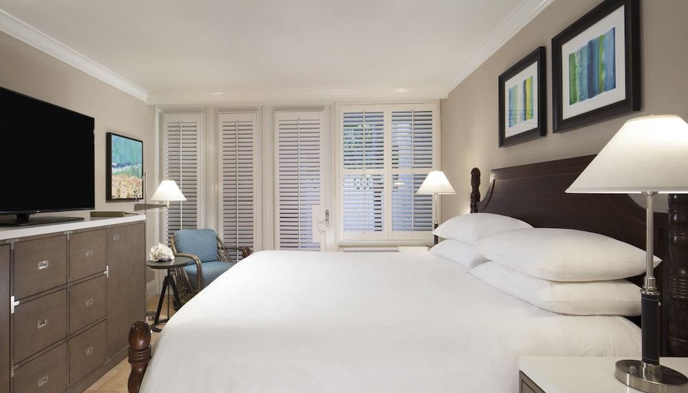 undefined Pier House Resort & Spa