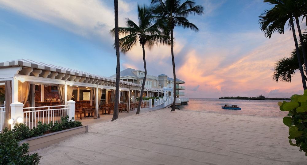 undefined Pier House Resort & Spa 6