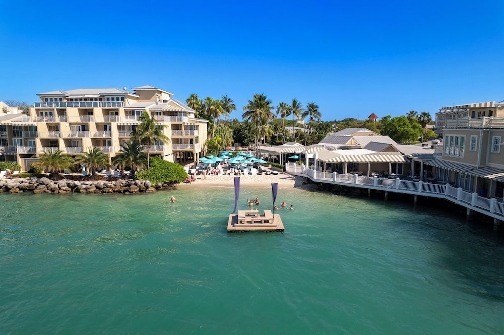 undefined Pier House Resort & Spa 10