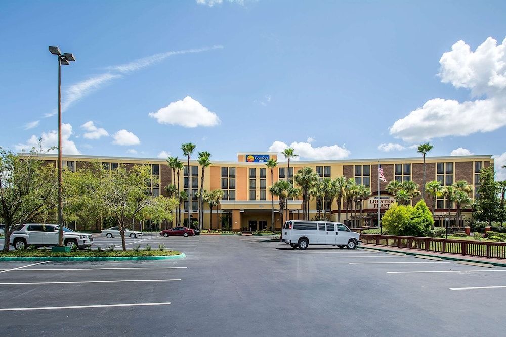 undefined Comfort Inn & Suites Kissimmee by the Parks 9