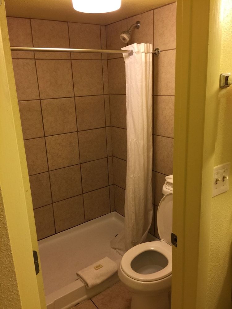 Econo Lodge Inn & Suites Maingate Central Double Room, 2 Double Beds, Non Smoking 3