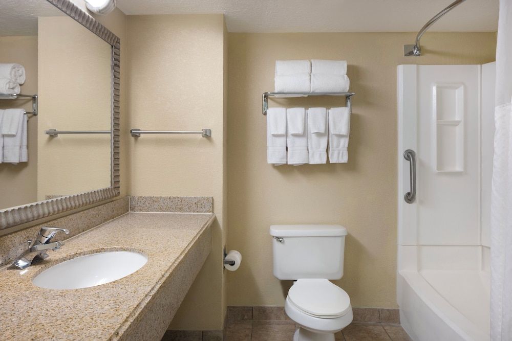 Holiday Inn & Suites Orlando SW - Celebration Area by IHG Standard Room, 2 Queen Beds 4