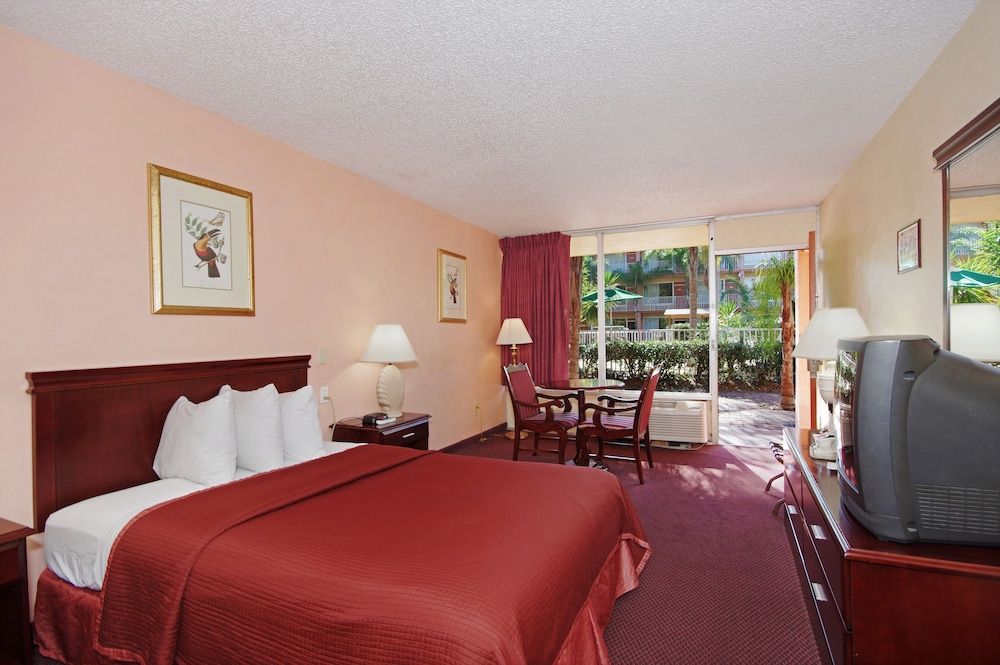 Room, 1 King Bed, Accessible, Non Smoking (Mobility)