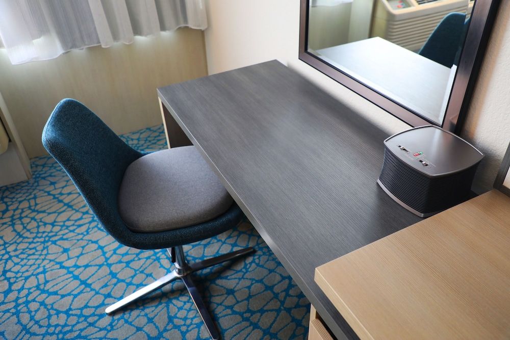 Holiday Inn Resort Kissimmee by the Parks by IHG Premium Room, 1 King Bed (Wellness Room, Walk-In Shower) 8