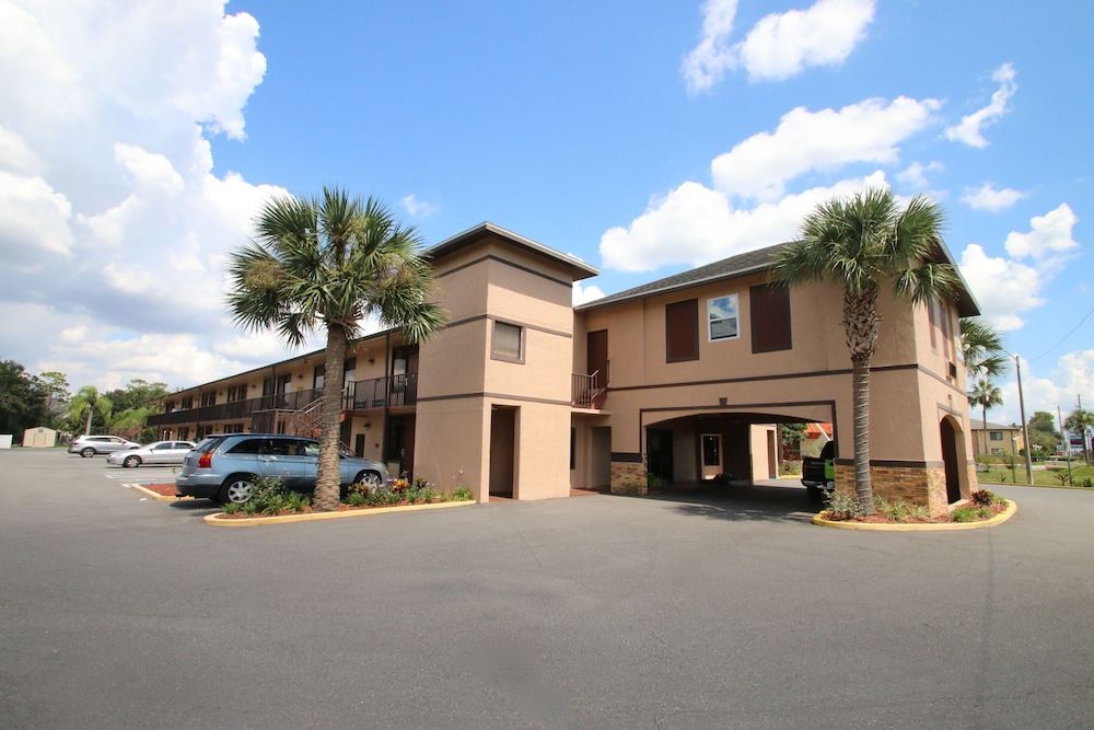 undefined Days Inn by Wyndham Kissimmee West 8