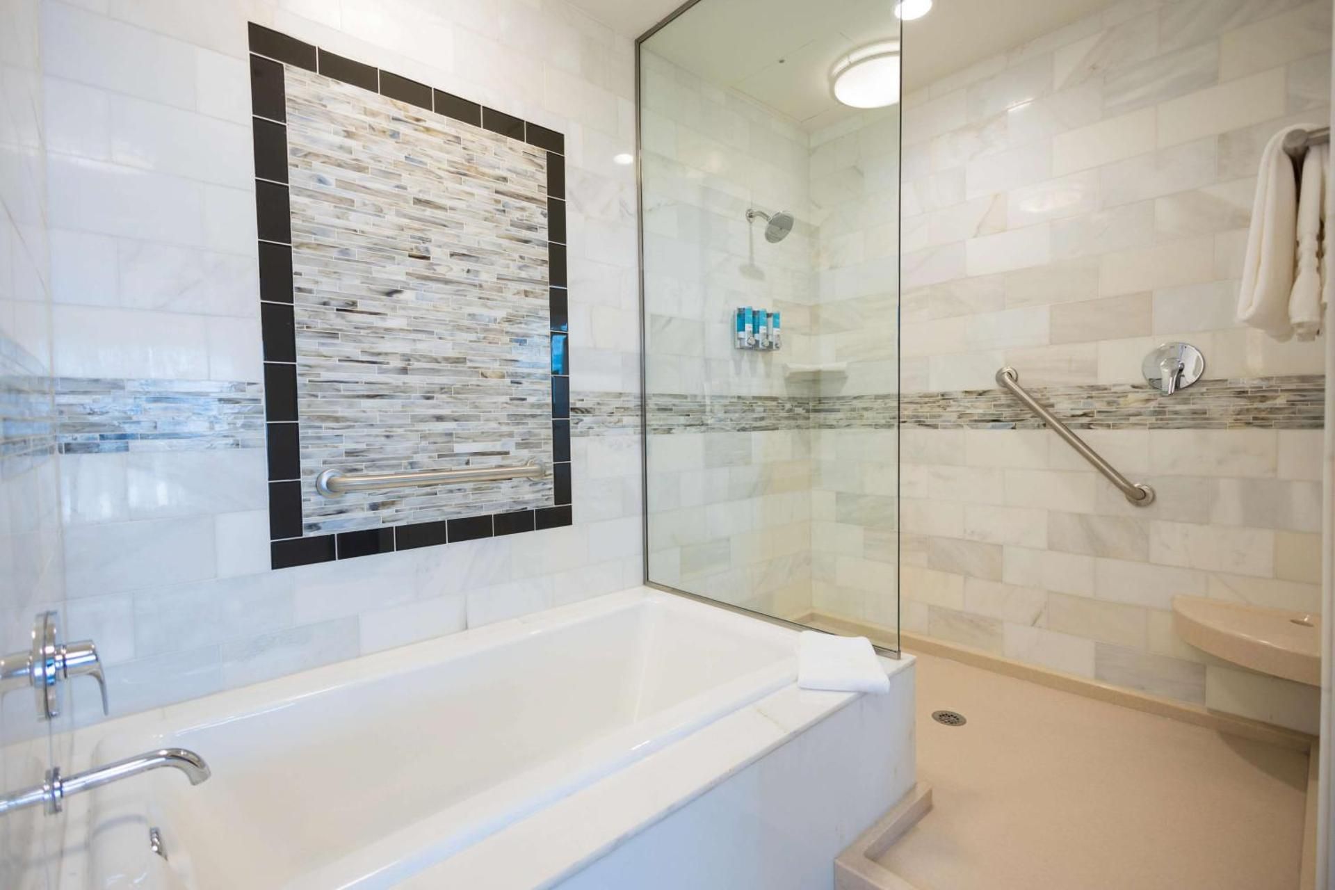 Oversize Queen Suite with Sofa Bed