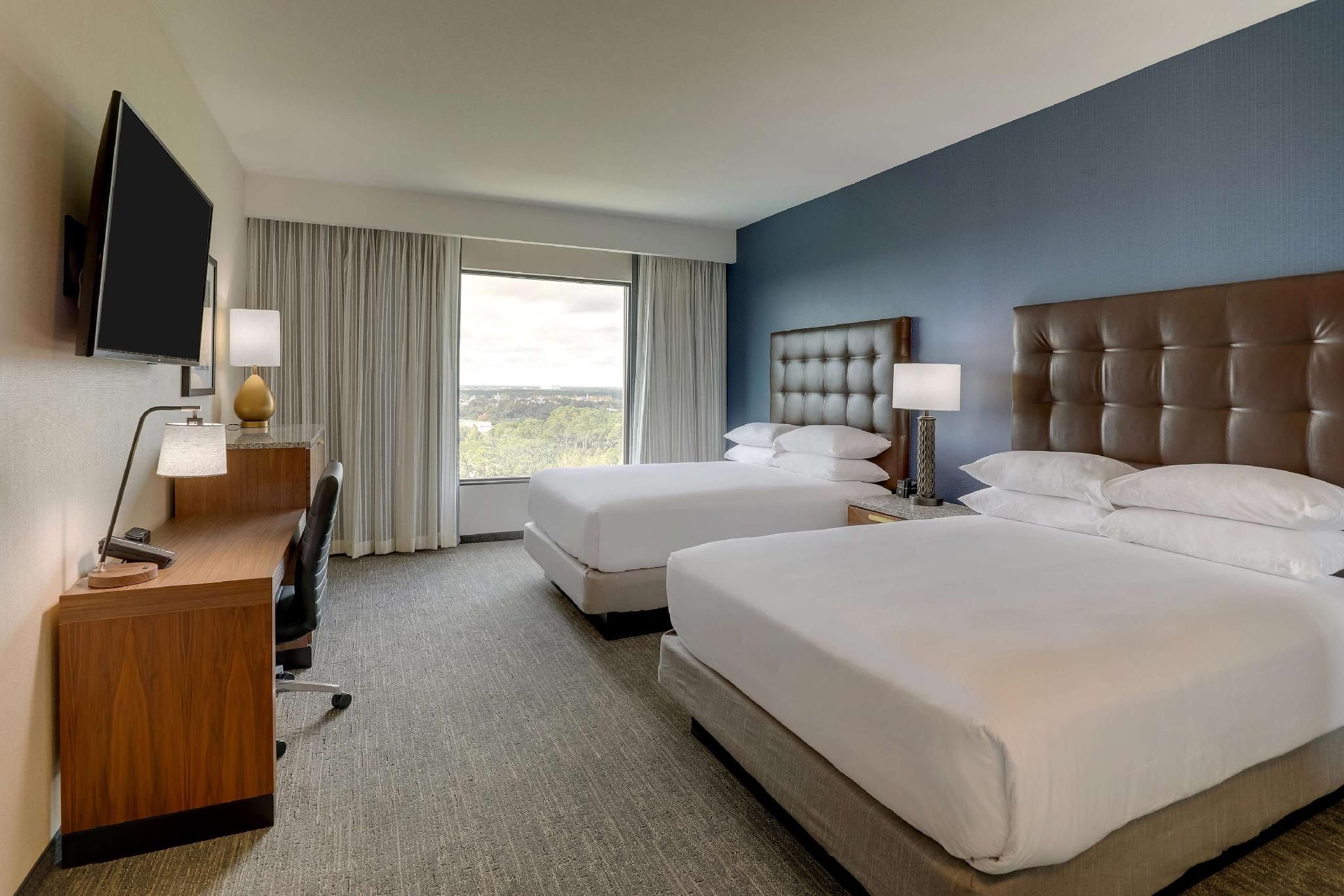 2 Queen Bed Suite, 2 Rooms with Sofa Sleeper