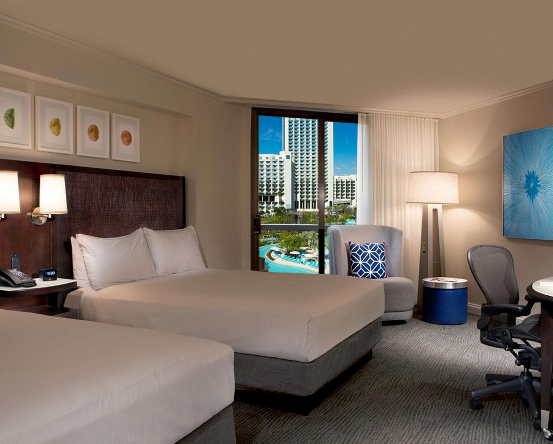 1 Bedroom Island Suite - 2 Queens Pool View