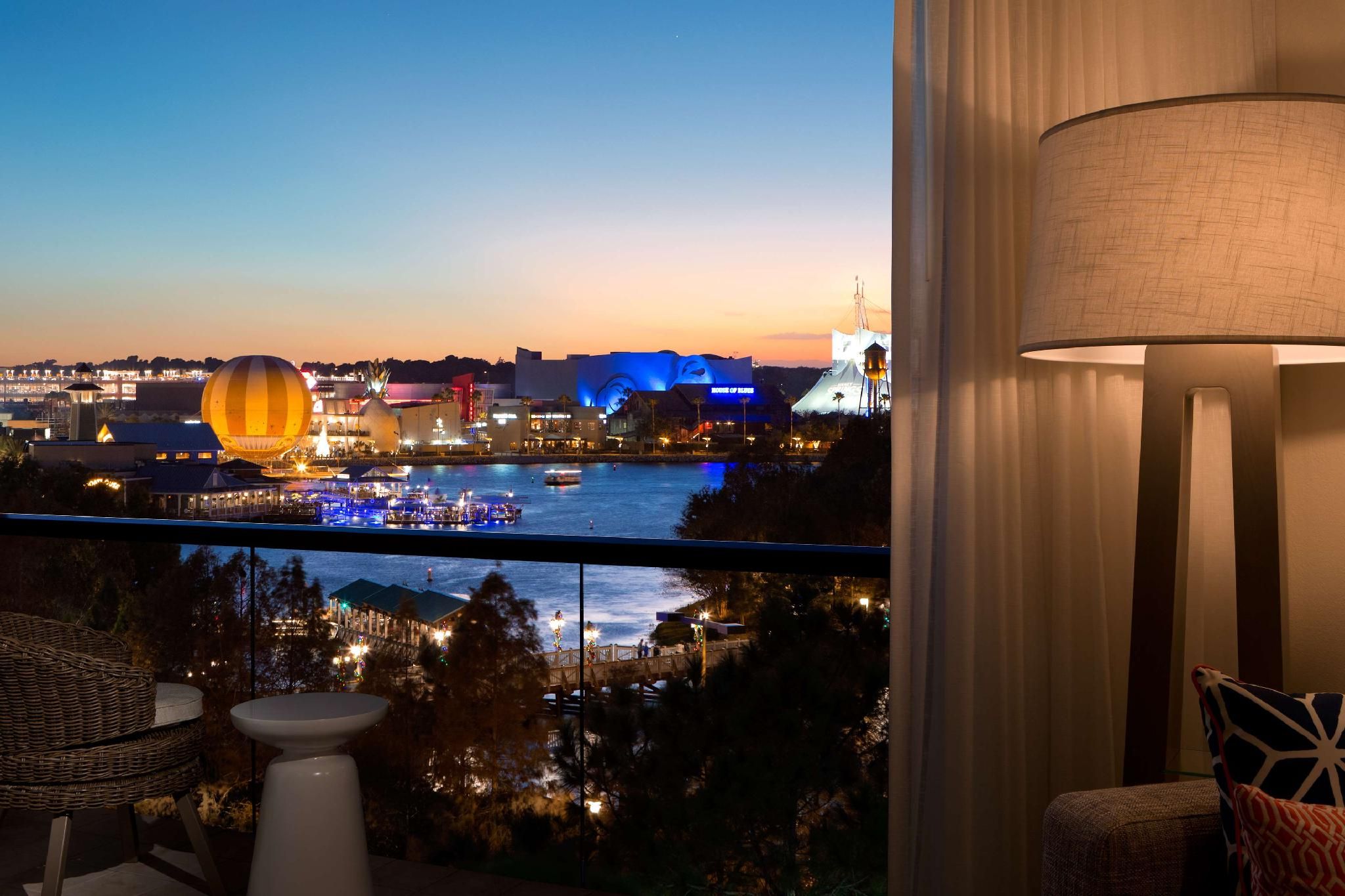 Disney Springs View - 2 Queen Beds - Tower
