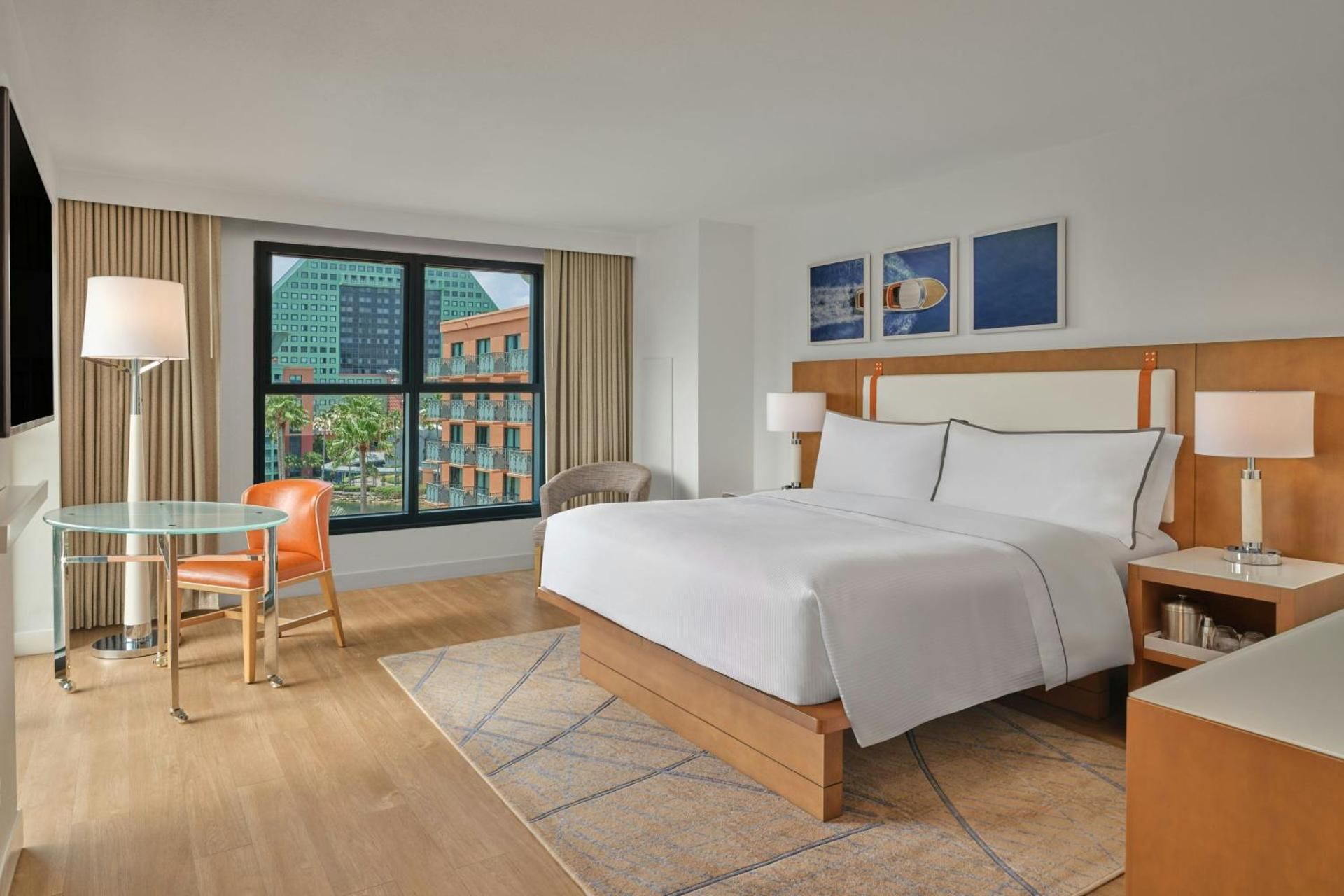 Alcove, Larger Guest room, 1 King, Sofa bed