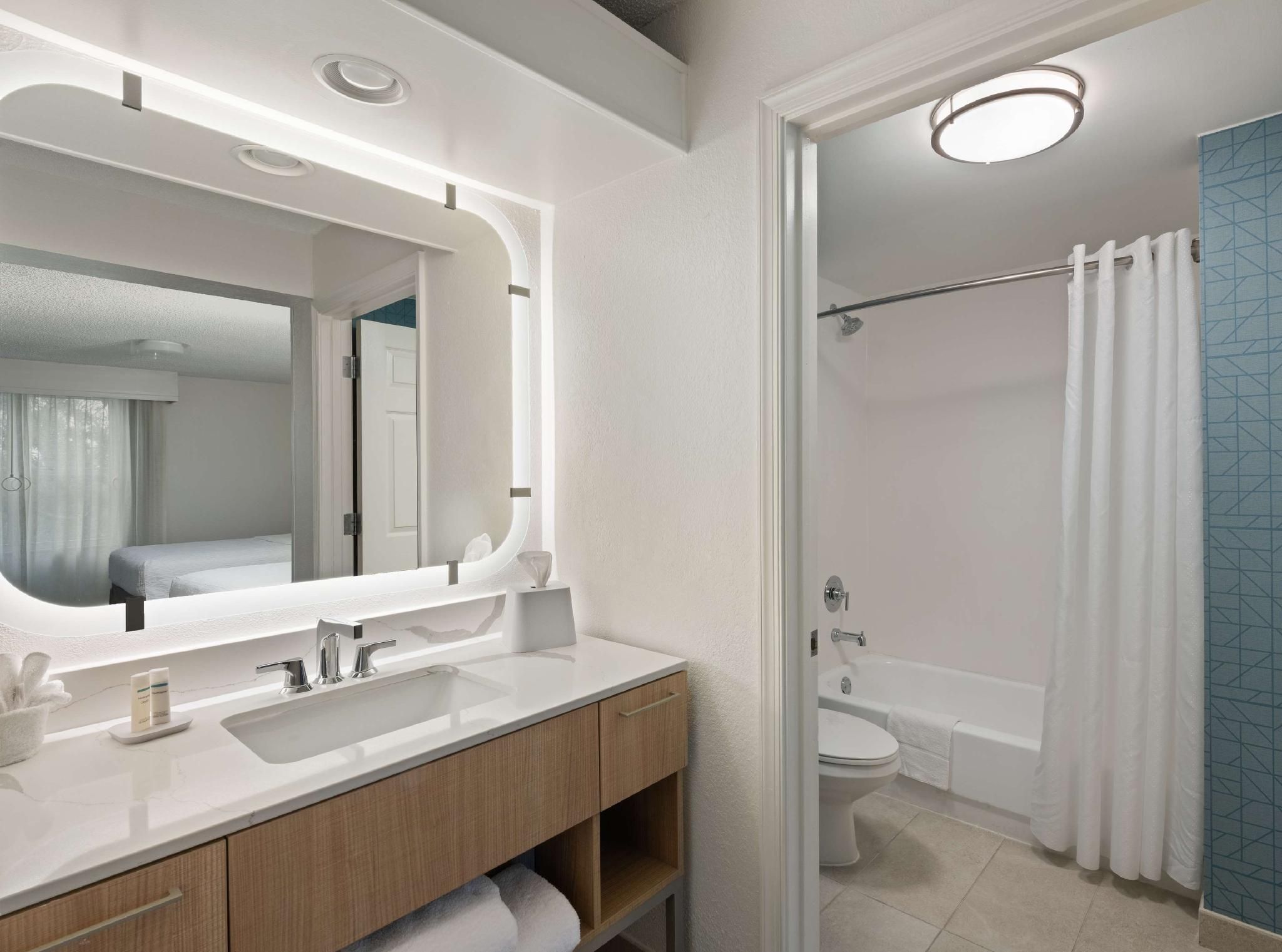 1 KING MOBILITY ACCESSIBLE ROLL IN SHOWER STE