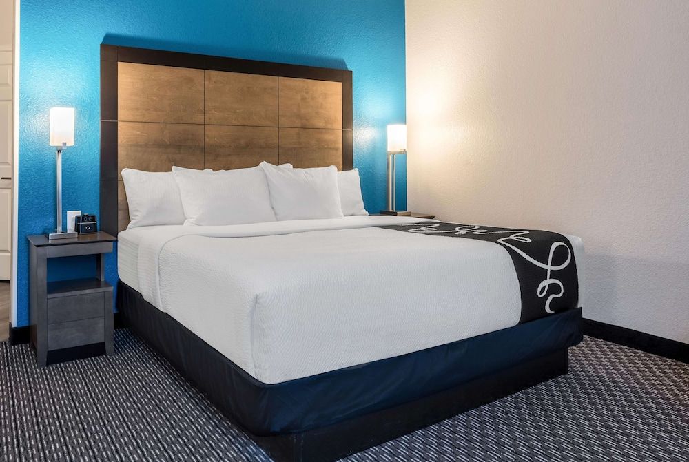 Suite, 1 King Bed, Non Smoking