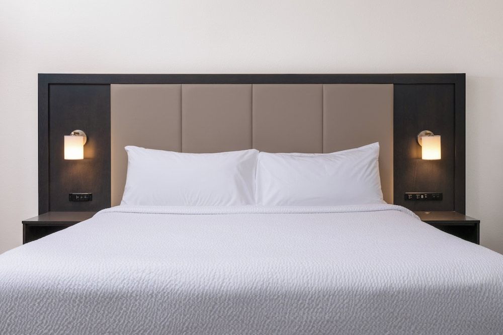 Suite, 1 King Bed, Accessible (Communications)