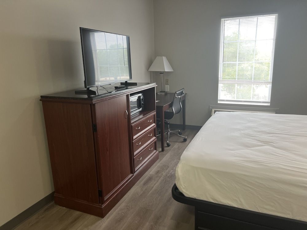 Standard Room, 1 King Bed, Accessible, Non Smoking