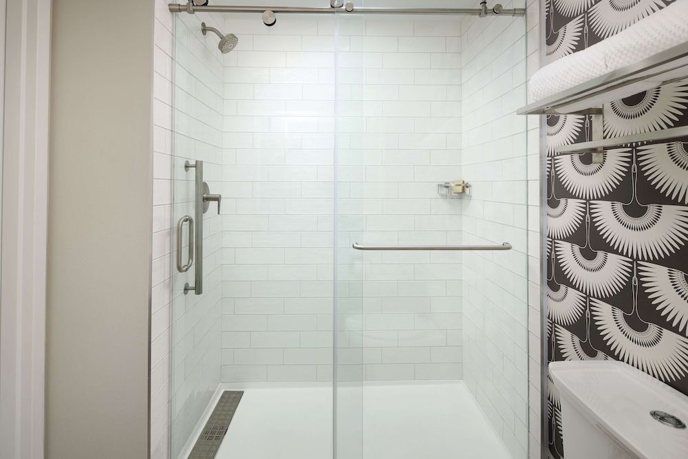 Room, 1 King Bed, Lake View, Corner