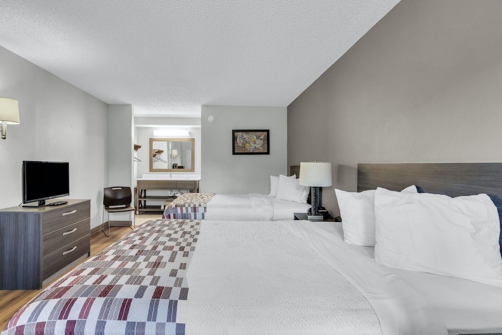 Red Roof Inn MacClenny Deluxe Room, 2 Queen Beds, Accessible, Non Smoking 2