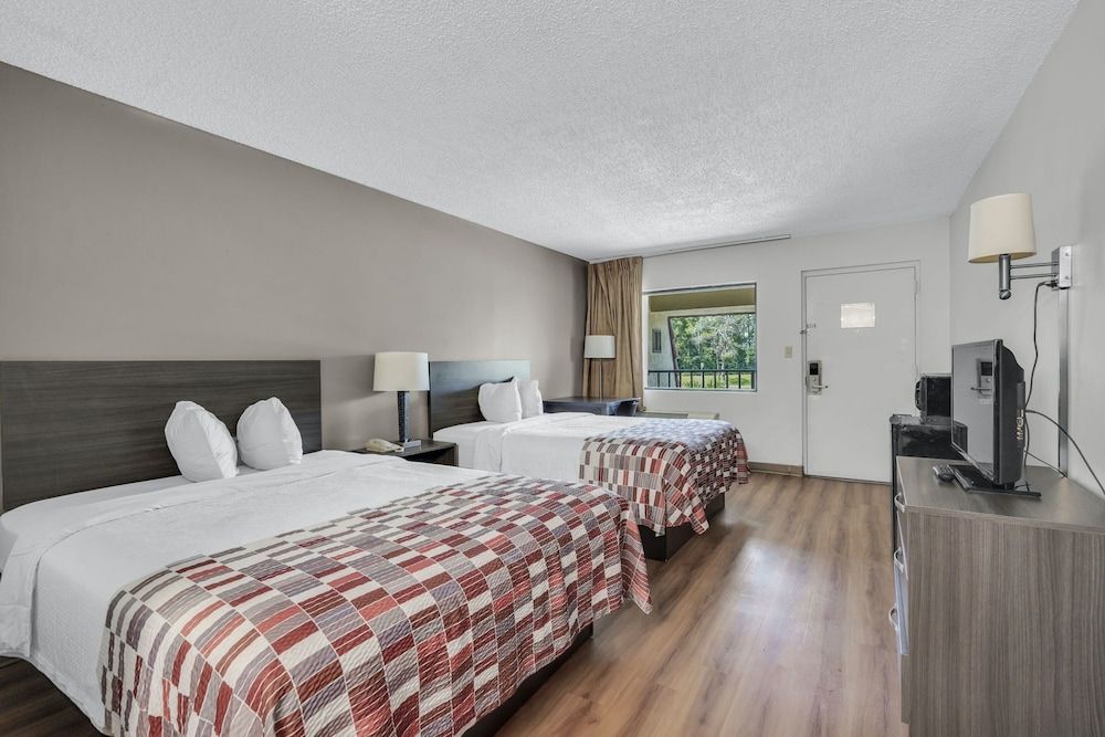 Red Roof Inn MacClenny Deluxe Room, 2 Queen Beds, Accessible, Non Smoking