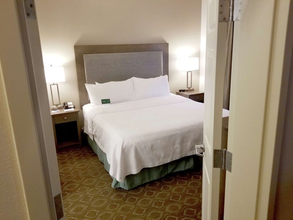 Suite, 1 King Bed, Accessible, Bathtub (Mobility & Hearing)