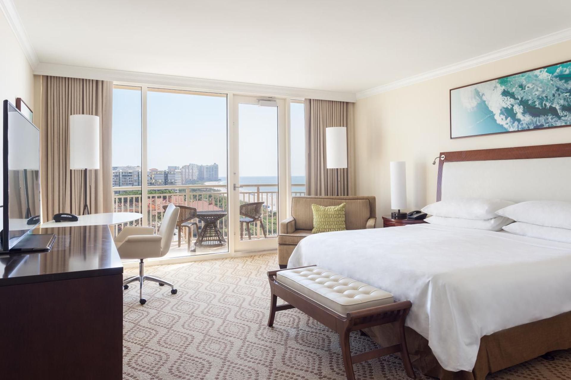 King Room with Roll-In Shower/Pool/Gulf View/Balcony - Mobility/Hearing Accessible