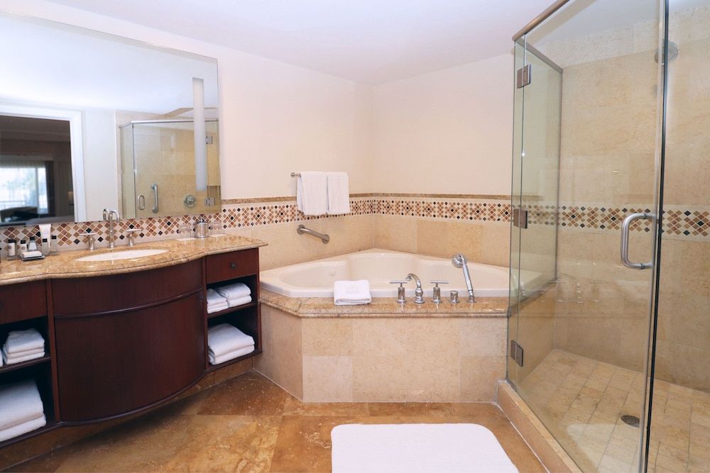 Suite, 1 King Bed (Lanai)