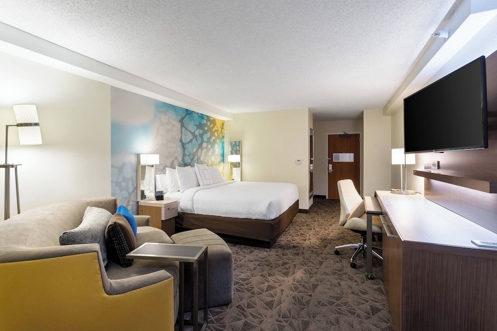 undefined Courtyard by Marriott Miami Downtown 8