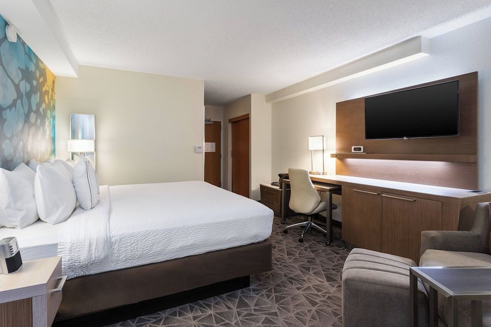 undefined Courtyard by Marriott Miami Downtown 10
