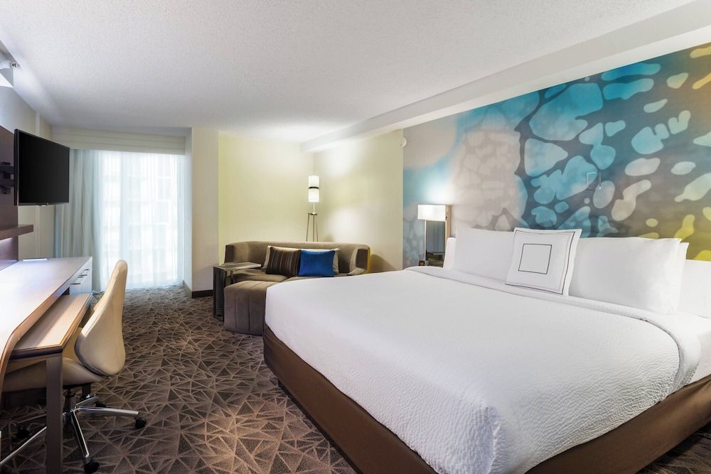 undefined Courtyard by Marriott Miami Downtown 9