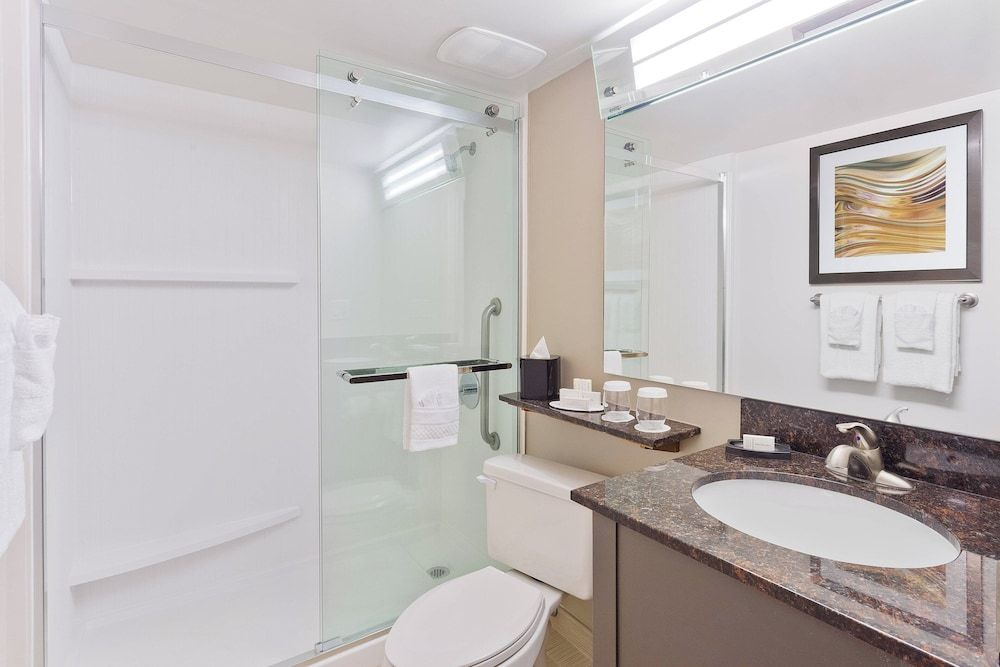 Courtyard by Marriott Miami Downtown Room, 1 King Bed 6