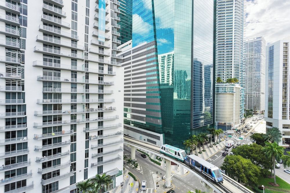 undefined Courtyard by Marriott Miami Downtown 4