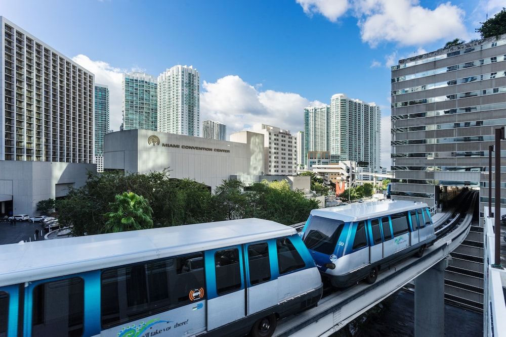 undefined Courtyard by Marriott Miami Downtown 2