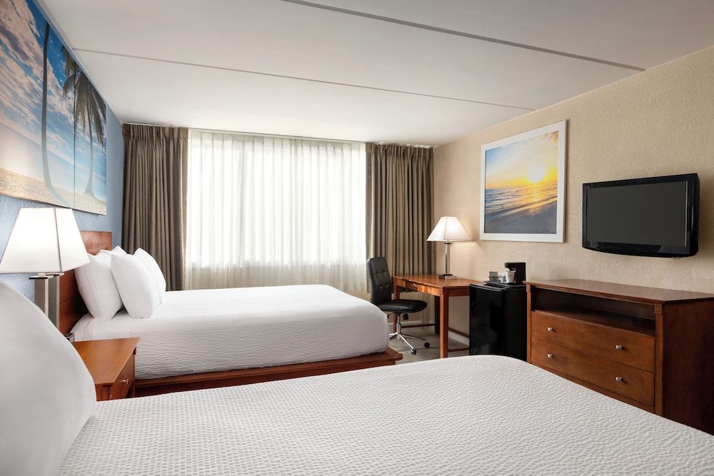 enVision Hotel Miami International Airport Room, 2 Double Beds, Accessible, Non Smoking (Roll-In Shower) 2