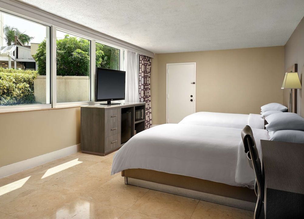 undefined DoubleTree by Hilton Grand Hotel Biscayne Bay 5
