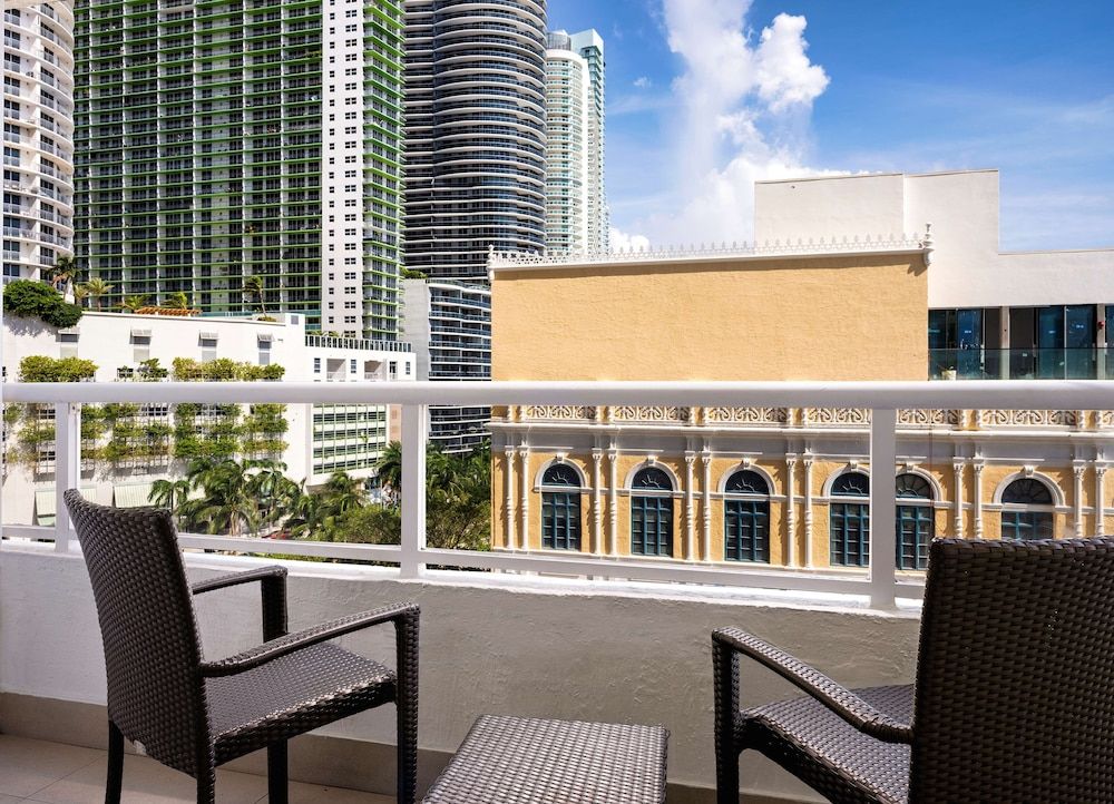 DoubleTree by Hilton Grand Hotel Biscayne Bay Room, 1 King Bed, Balcony, Park View