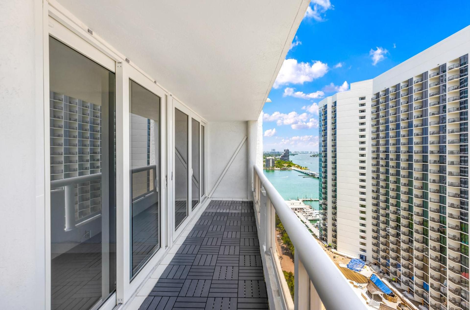 undefined DoubleTree by Hilton Grand Hotel Biscayne Bay 5