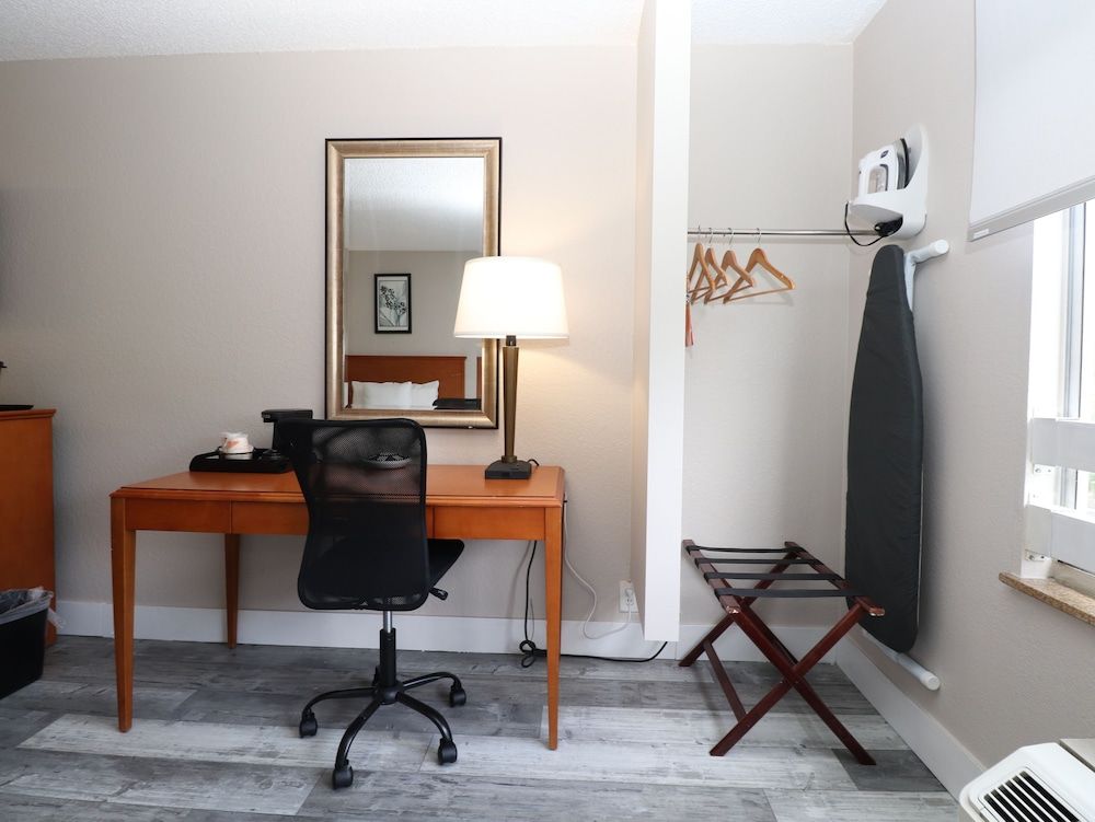 Quality Inn Miami Airport - Doral Standard Room, 2 Double Beds, Non Smoking 6