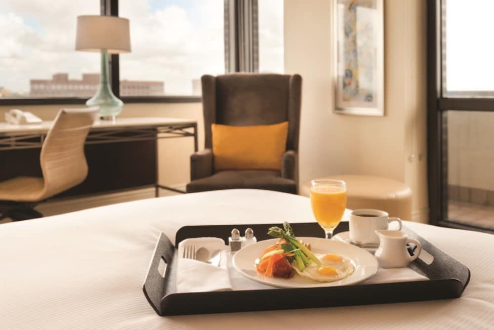 Hilton Miami Airport Blue Lagoon Room, 2 Queen Beds, Accessible (Roll-in Shower) 2